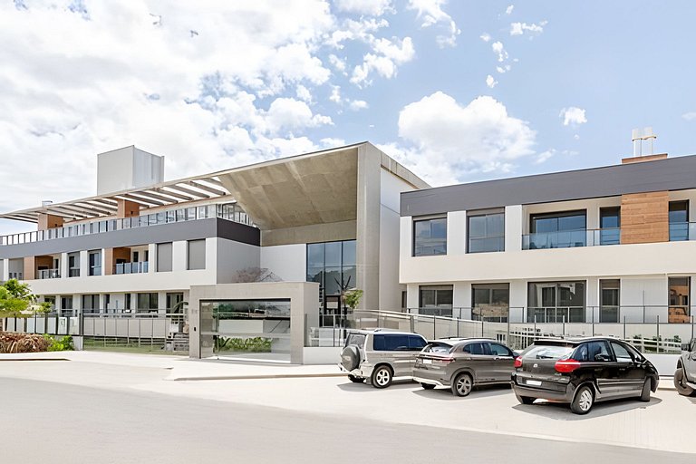 Pé na areia, jacuzzi privativa e rota das baleias