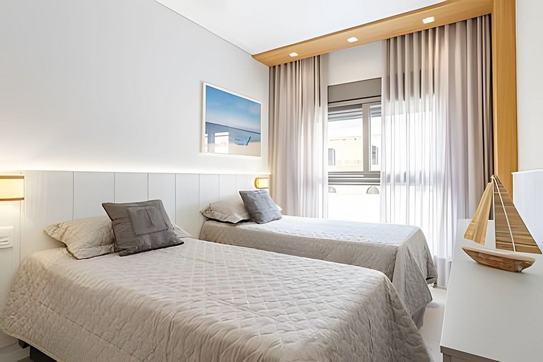 Pé na areia, jacuzzi privativa e rota das baleias