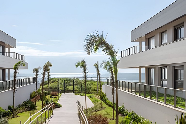 Pé na areia, jacuzzi privativa e rota das baleias