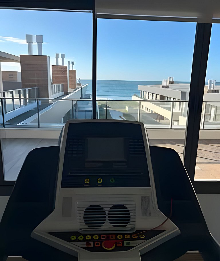 Pé na areia, jacuzzi privativa e rota das baleias