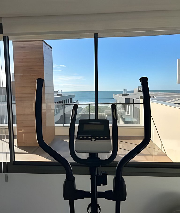 Pé na areia, jacuzzi privativa e rota das baleias