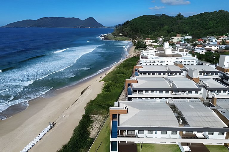 Garden fabuloso, jacuzzi privativa, pé na areia