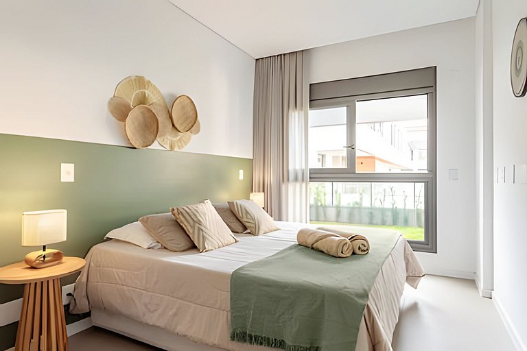 Garden fabuloso, jacuzzi privativa, pé na areia