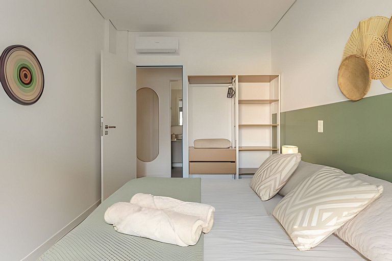 Garden fabuloso, jacuzzi privativa, pé na areia