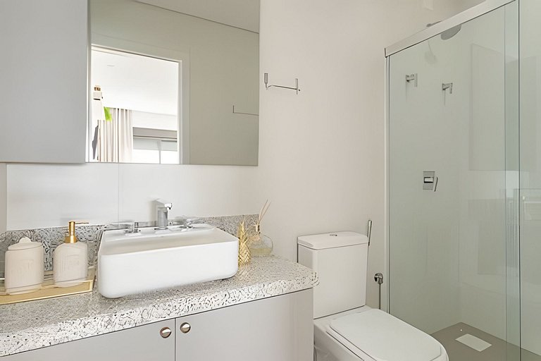 Garden fabuloso, jacuzzi privativa, pé na areia