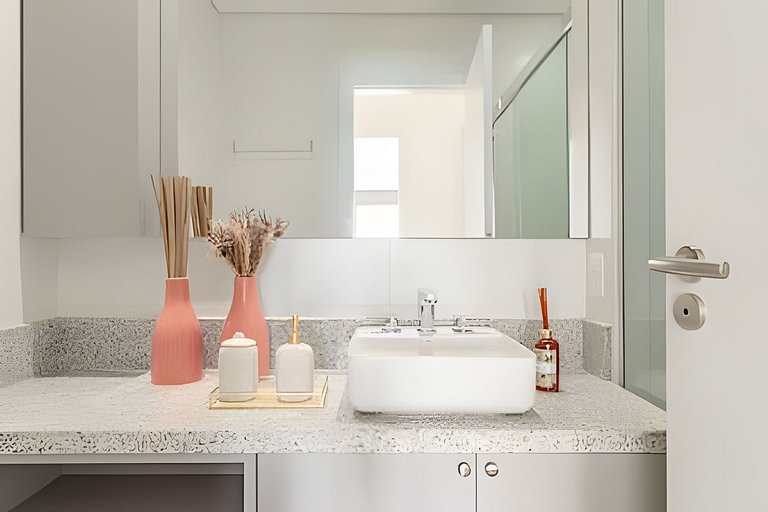 Garden fabuloso, jacuzzi privativa, pé na areia