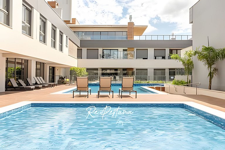 Garden fabuloso, jacuzzi privativa, pé na areia