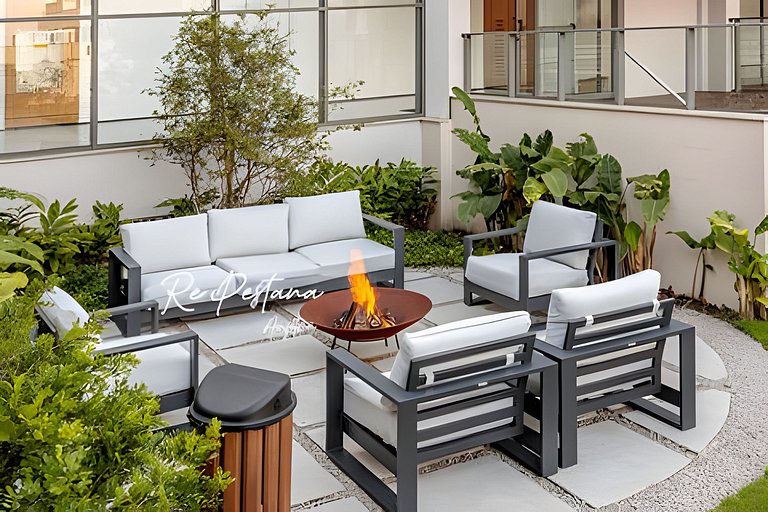 Garden fabuloso, jacuzzi privativa, pé na areia