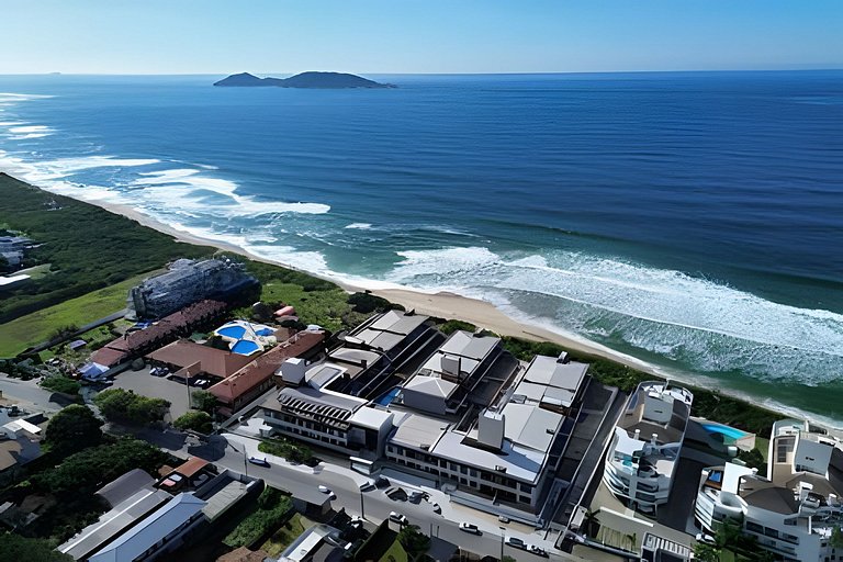 Garden fabuloso, jacuzzi privativa, pé na areia