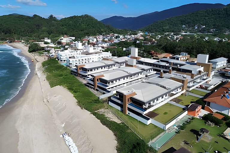 Garden fabuloso, jacuzzi privativa, pé na areia