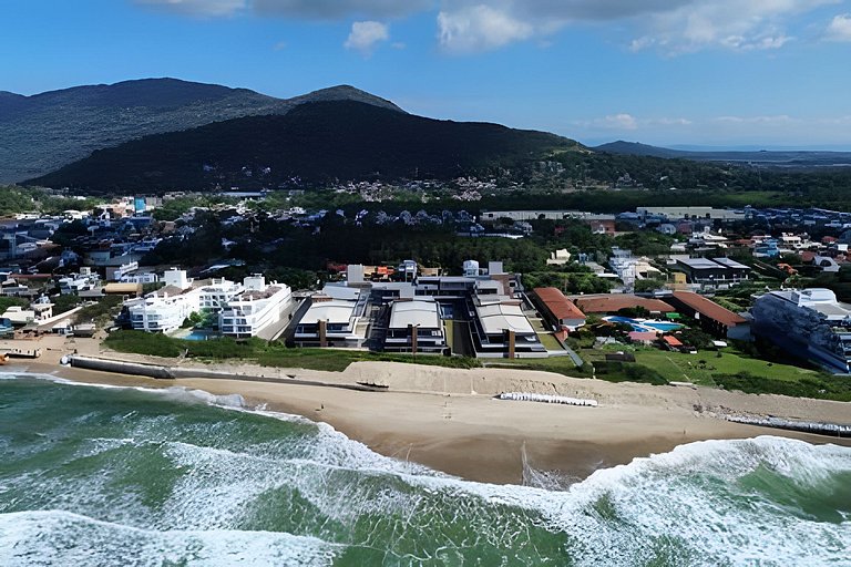 Garden fabuloso, jacuzzi privativa, pé na areia
