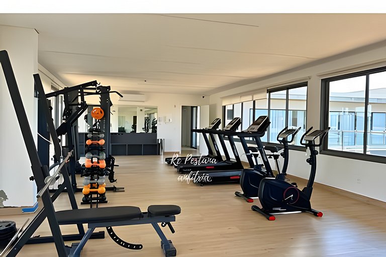 Garden fabuloso, jacuzzi privativa, pé na areia