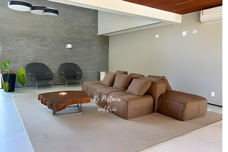 Garden fabuloso, jacuzzi privativa, pé na areia