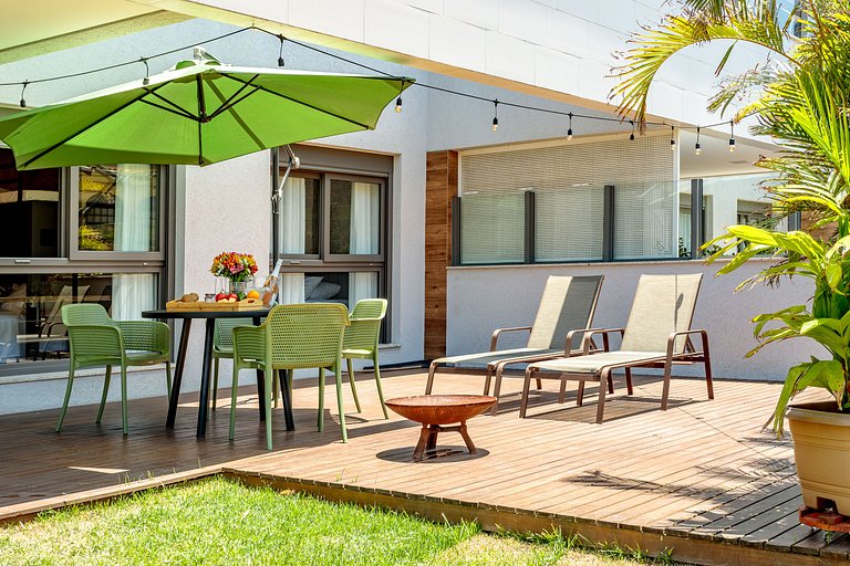Iconic: Pé na Areia, Garden, jacuzzi e churrasqueira privati