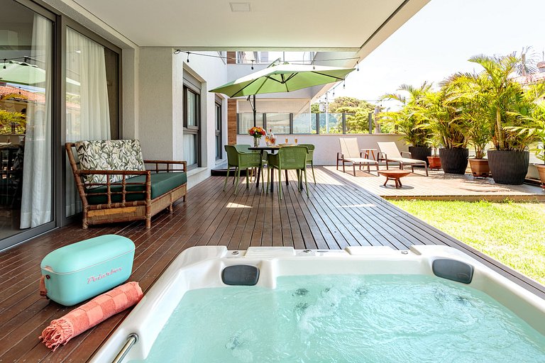 Iconic: Pé na Areia, Garden, jacuzzi e churrasqueira privati